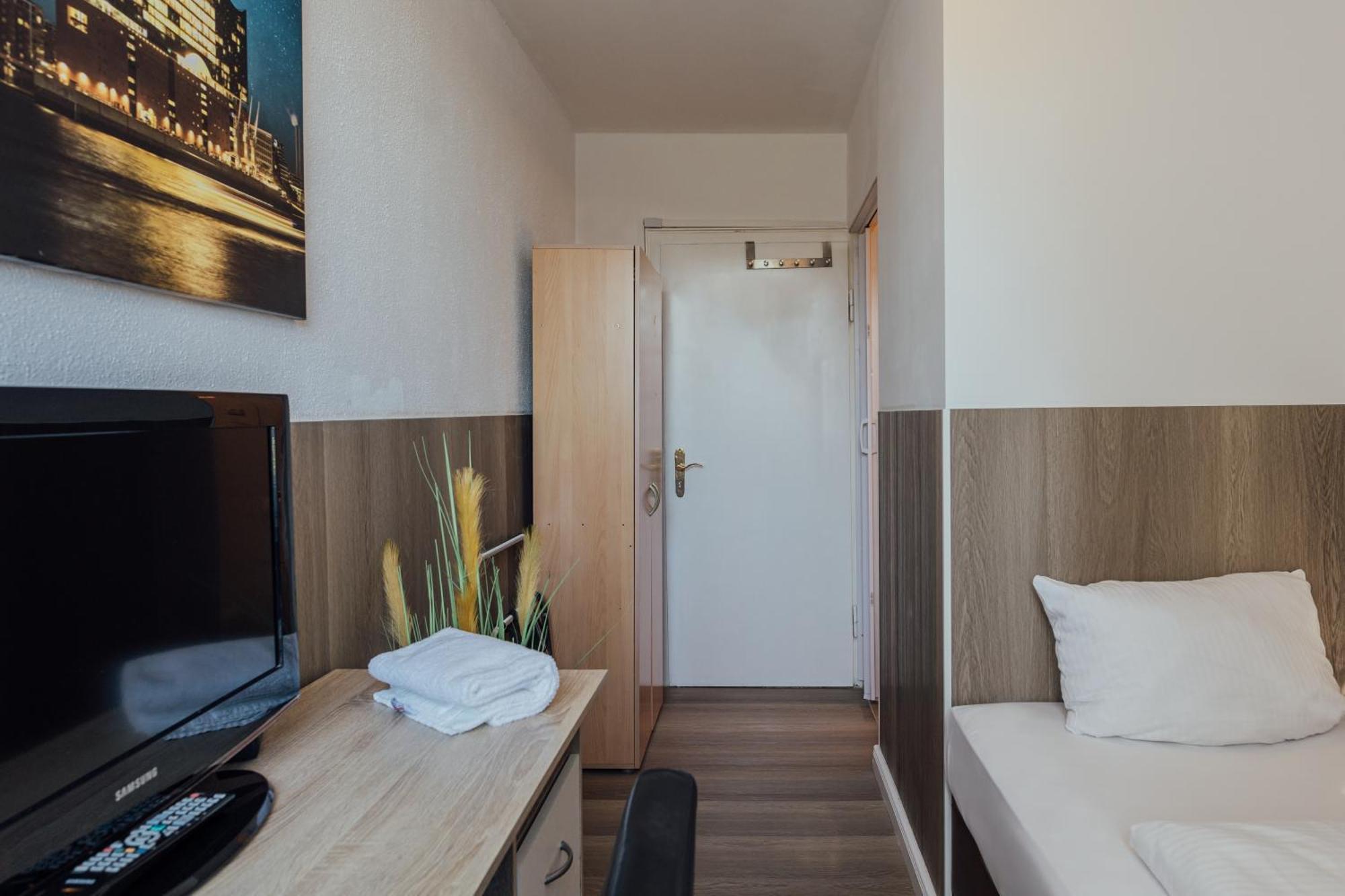 Hotel Hanseat Hamburg Exterior photo