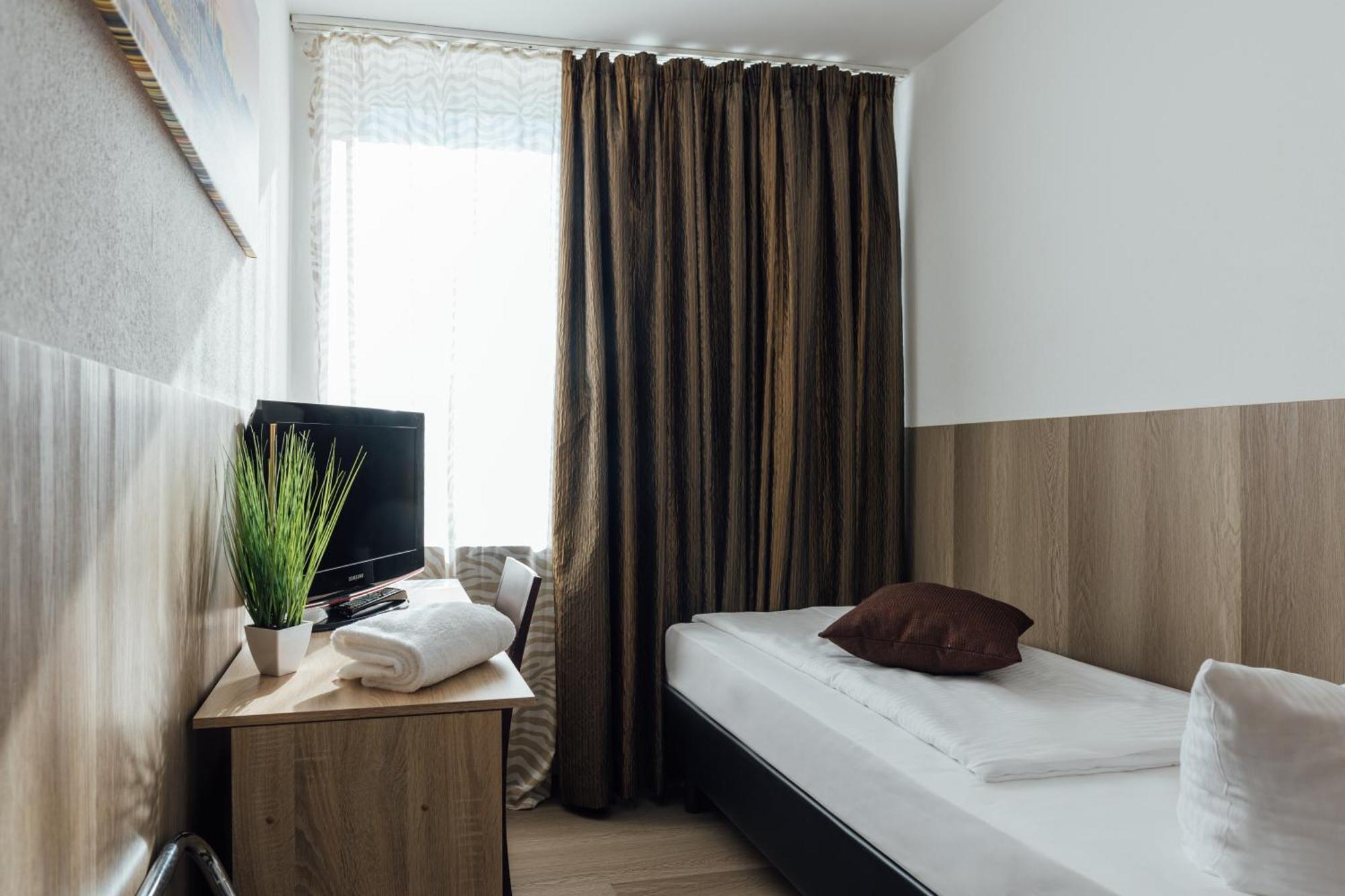 Hotel Hanseat Hamburg Exterior photo