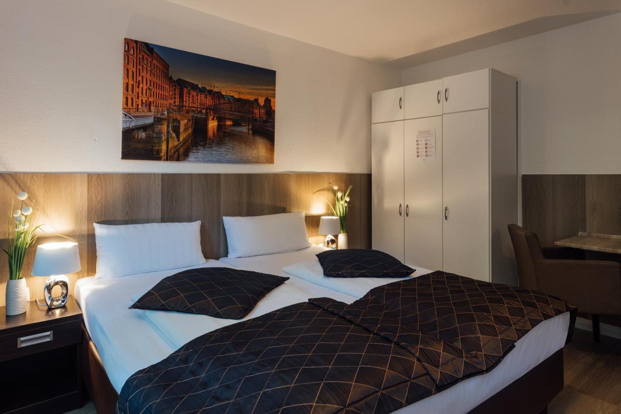 Hotel Hanseat Hamburg Exterior photo